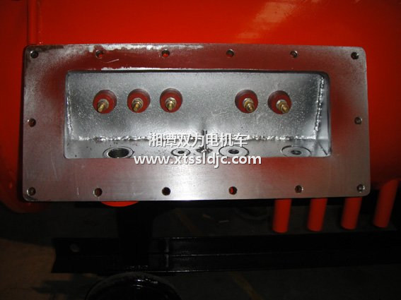 充電機(jī)二.jpg 充電機(jī)二.jpg